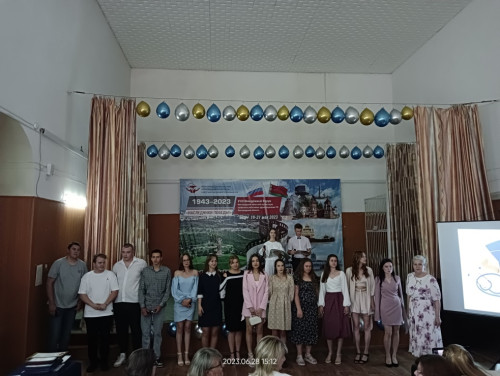 В добрый путь, выпускники!