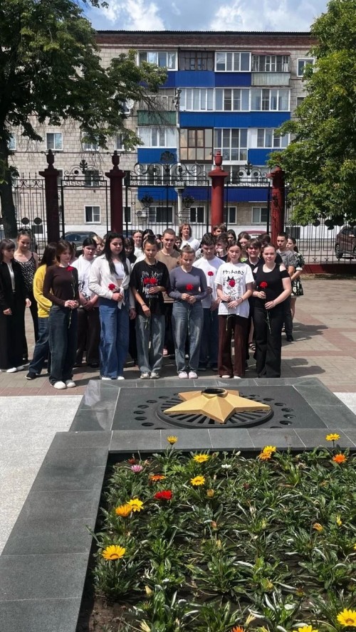 Возложение цветов к памятникам боевой славы, посвященное празднованию Дня России